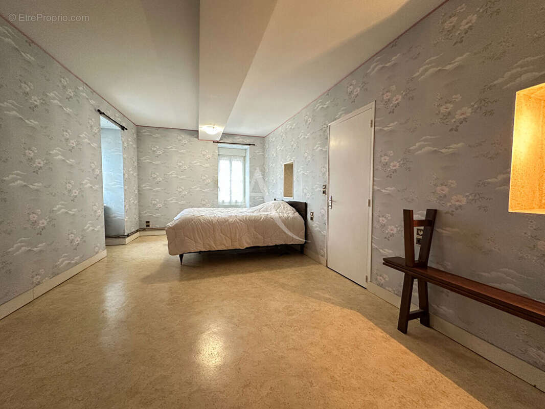 Maison à SAINT-GEORGES-BUTTAVENT