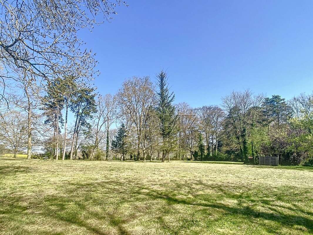 Maison 340 m² à Nesles-La-Vallee  - photo 5