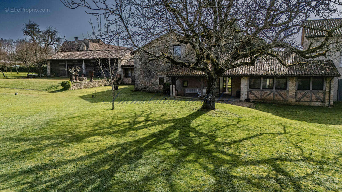 Maison à SARLIAC-SUR-L'ISLE