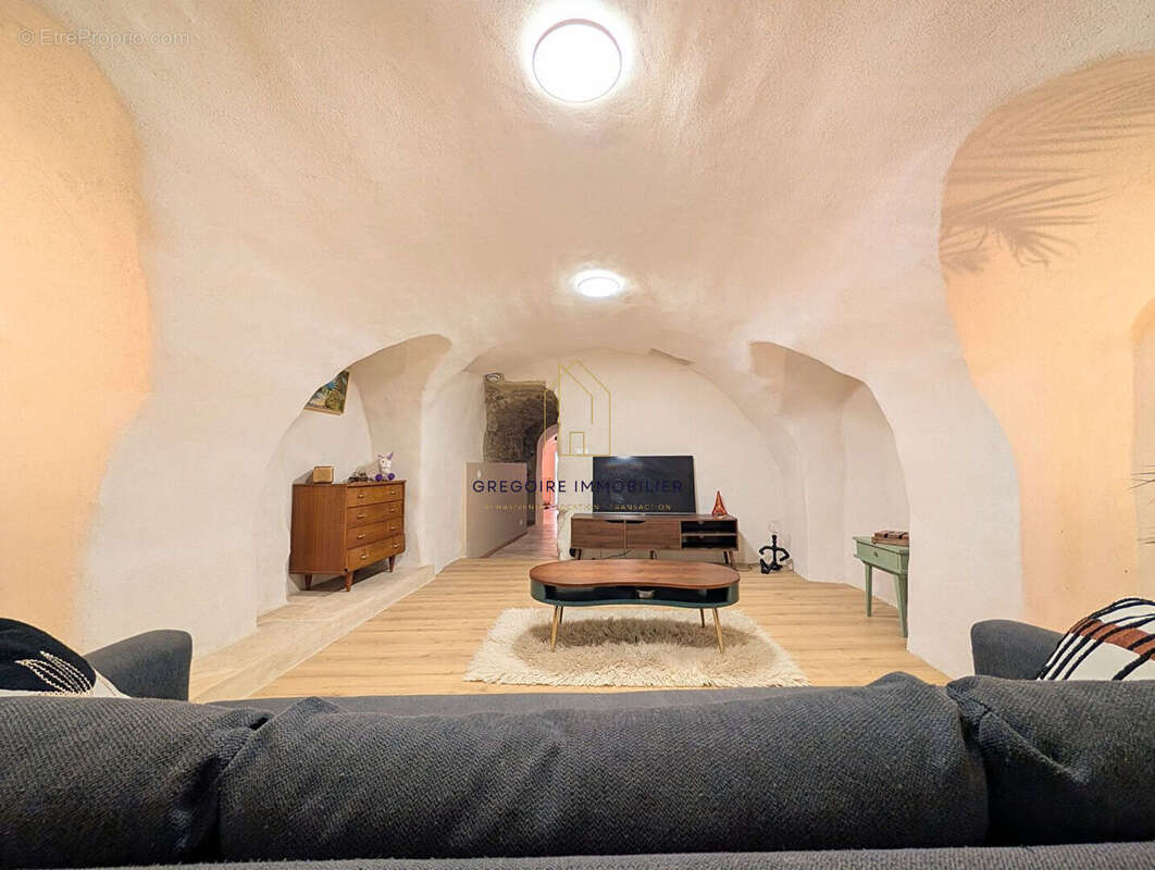 Maison à SAINT-MARTIN-DE-LA-BRASQUE