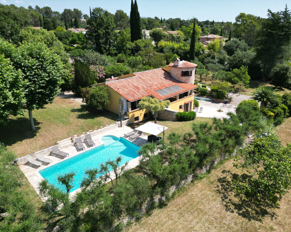 Maison à BAGNOLS-EN-FORET