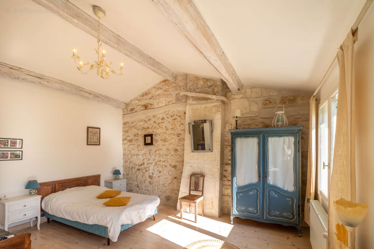 Maison à NIEUL-LES-SAINTES
