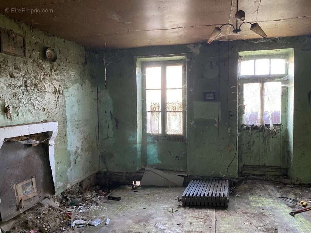 Maison à NEUVIC-ENTIER