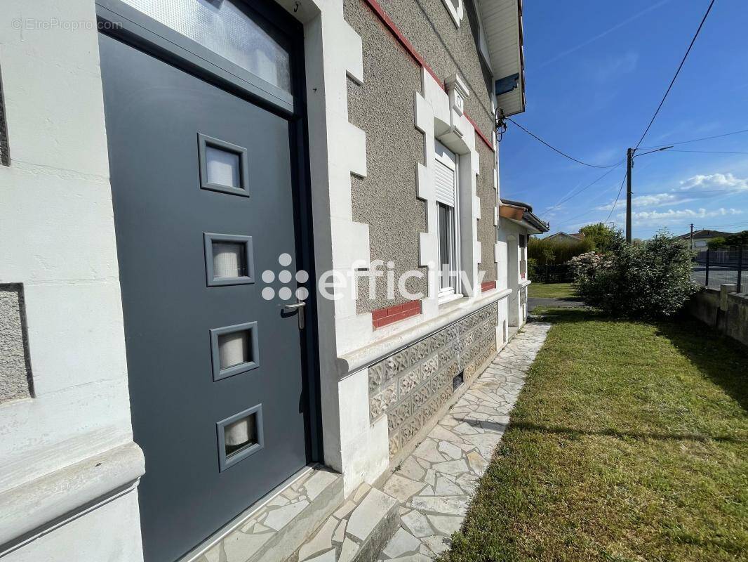Maison à COUTRAS