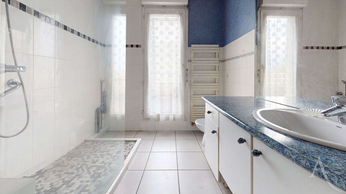 Appartement à FONTAINE