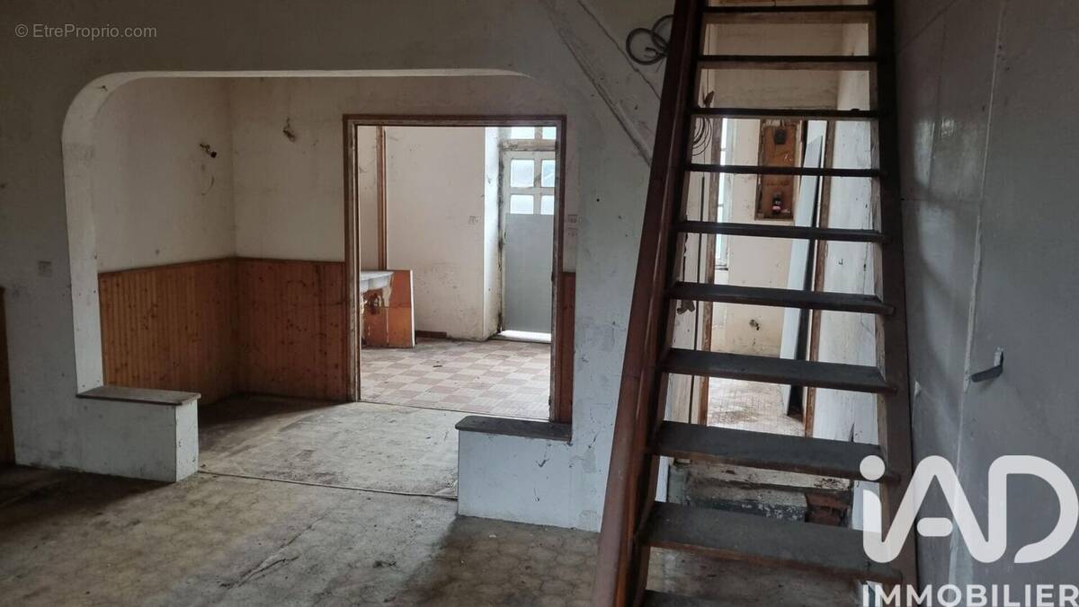 Photo 1 - Maison à SAINT-BERTHEVIN-LA-TANNIERE