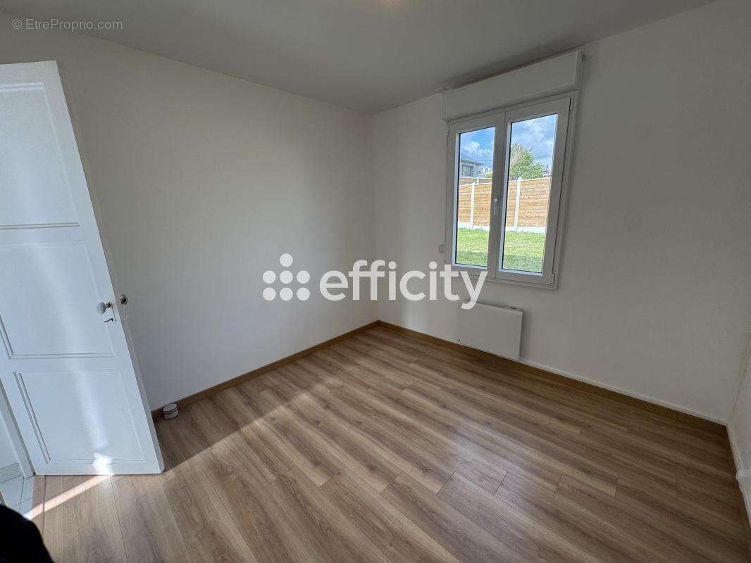 Maison 37 m² à Saint-Come-De-Fresne  - photo 12