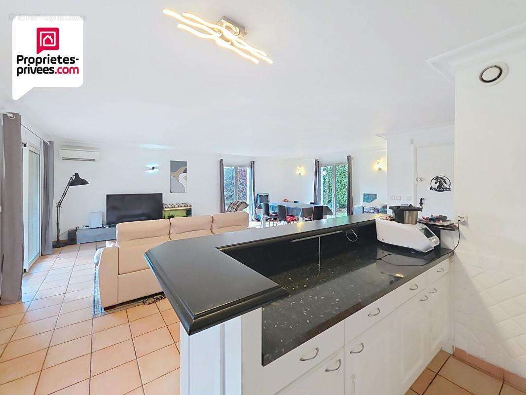 Maison à SAINT-CEZAIRE-SUR-SIAGNE