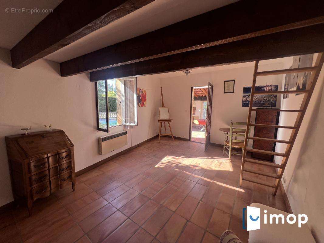 Belle maison des années 80 sur grand terrain de plus de 1000 m² avec piscine - photo 13
