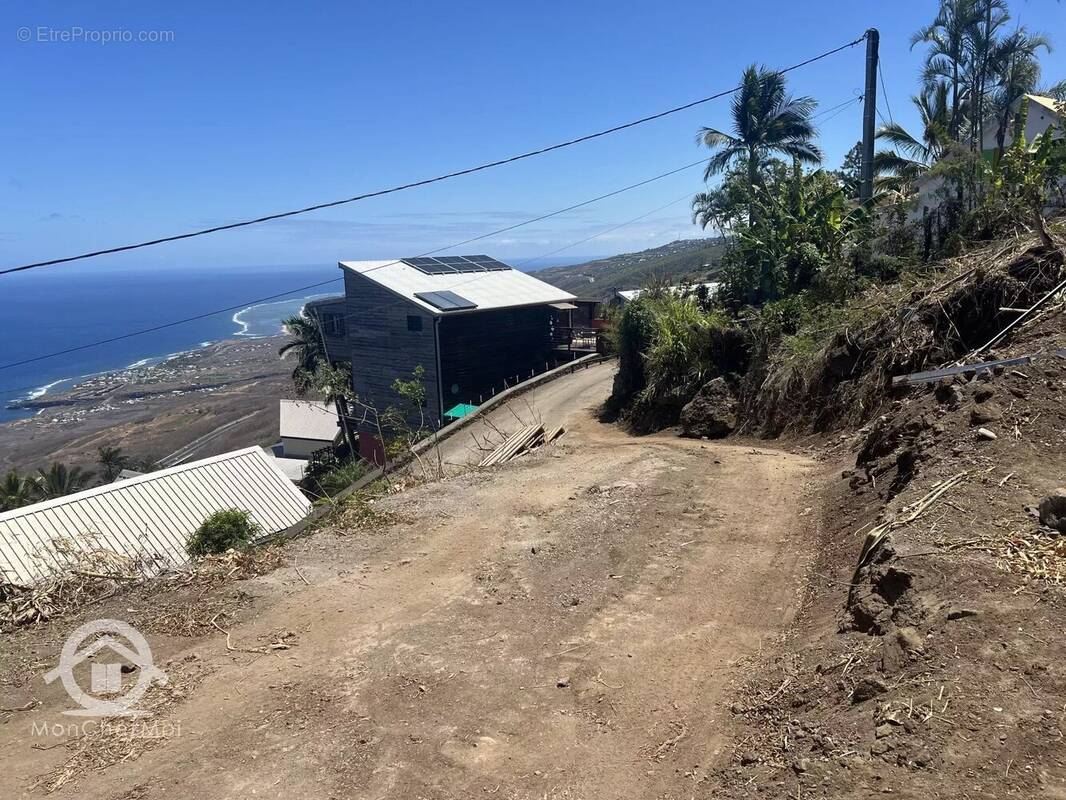 Terrain à SAINT-LEU