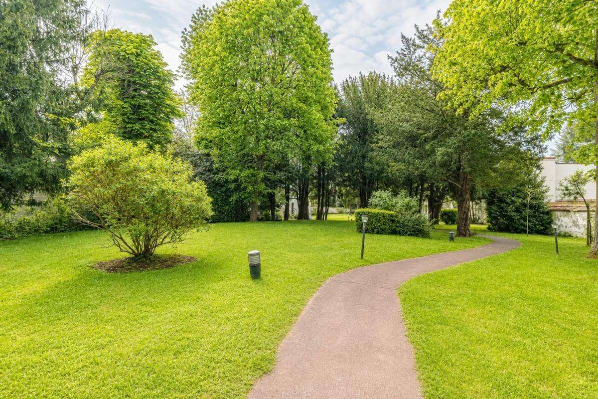 Saint-Cloud - Quartier Pasteur - 85m² - 3 chambres - Terrasse - photo 13