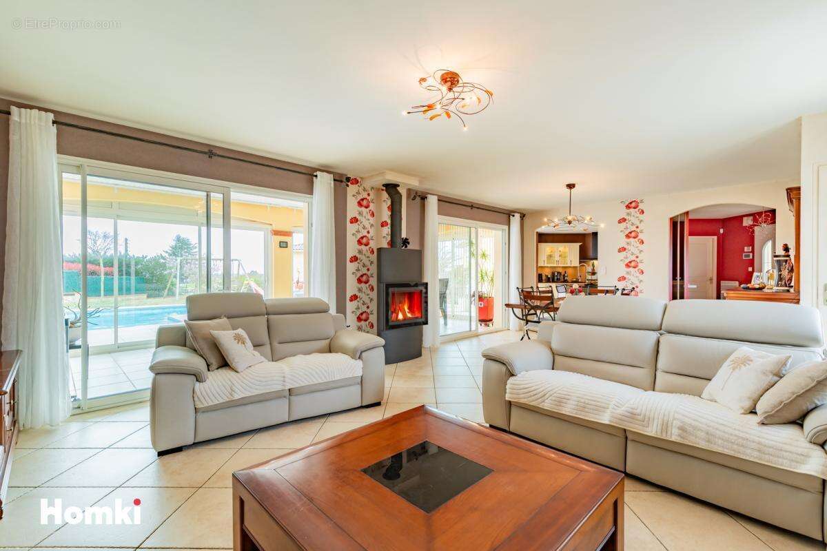 Maison à BRUGUIERES