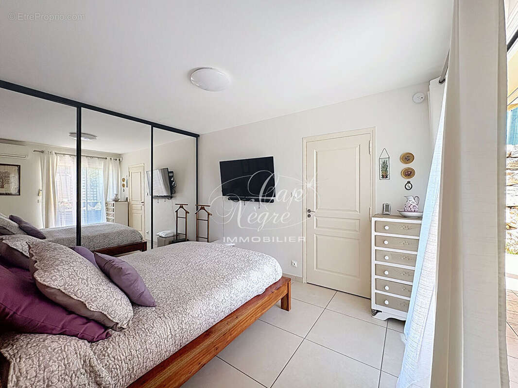 Maison rénovée proche commodités avec jardin et 3 parkings à vendre à sainte maxime - golfe de saint tropez - photo 11