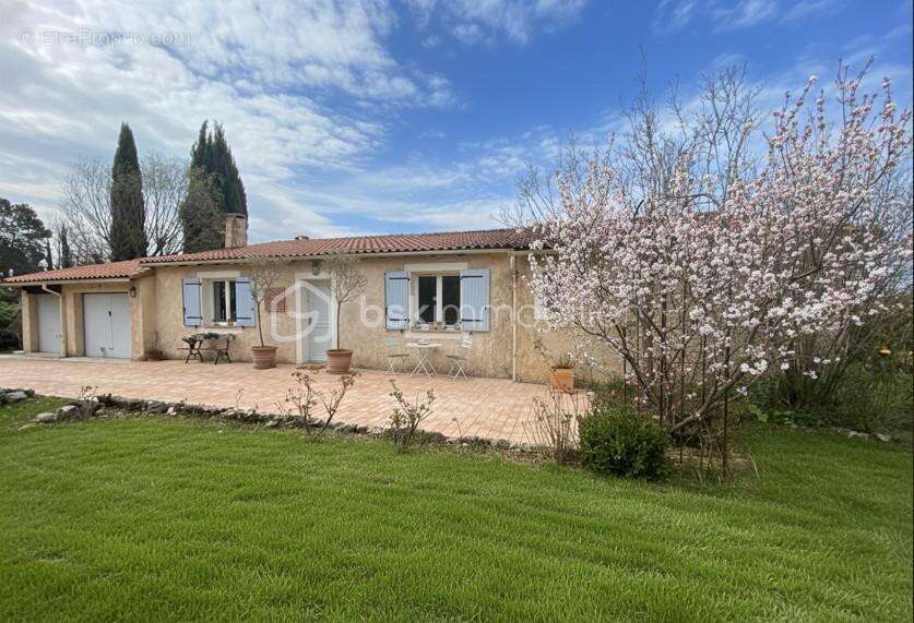 Maison à TOURRETTES