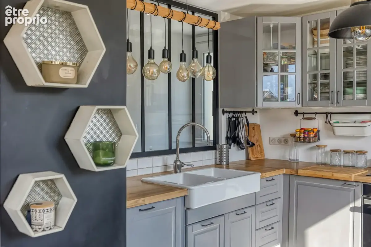 VIZILLE - Maison de 92m2 habitables + 60 m2 utiles, rénovée avec goût, disposant d'une vue dégagée et de beaux - photo 6