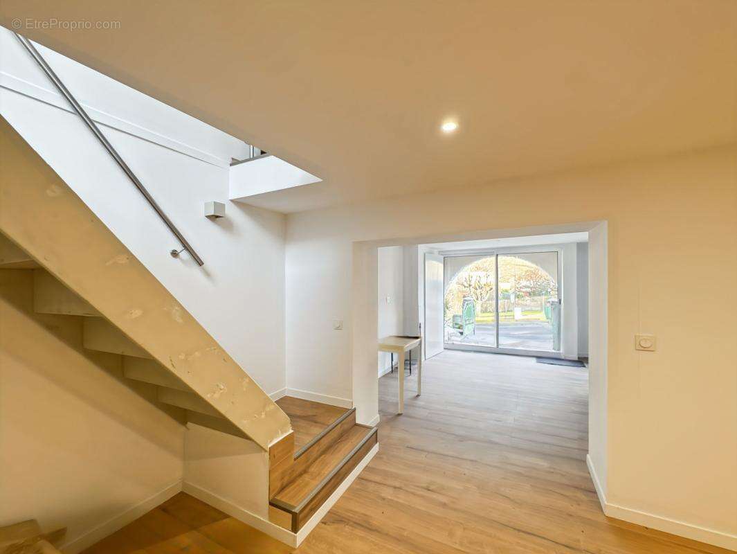 Maison à NOTRE-DAME-DE-SANILHAC