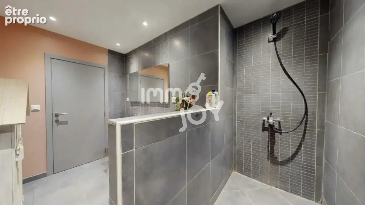 NARBONNE  Appartement T2bis de 77m2  avec vue sur la robine   À 5mns à pied du centre ville. - photo 17