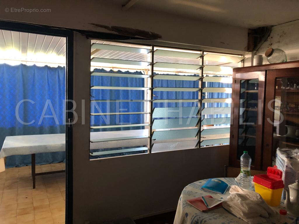A vendre - une maison a demolir ou a renover sur un terrain de 651 m2 environ - le tampon - 297 500 € hai - photo 5
