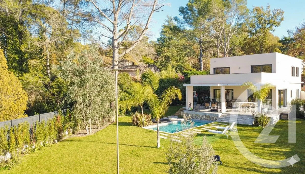 Maison à VALBONNE