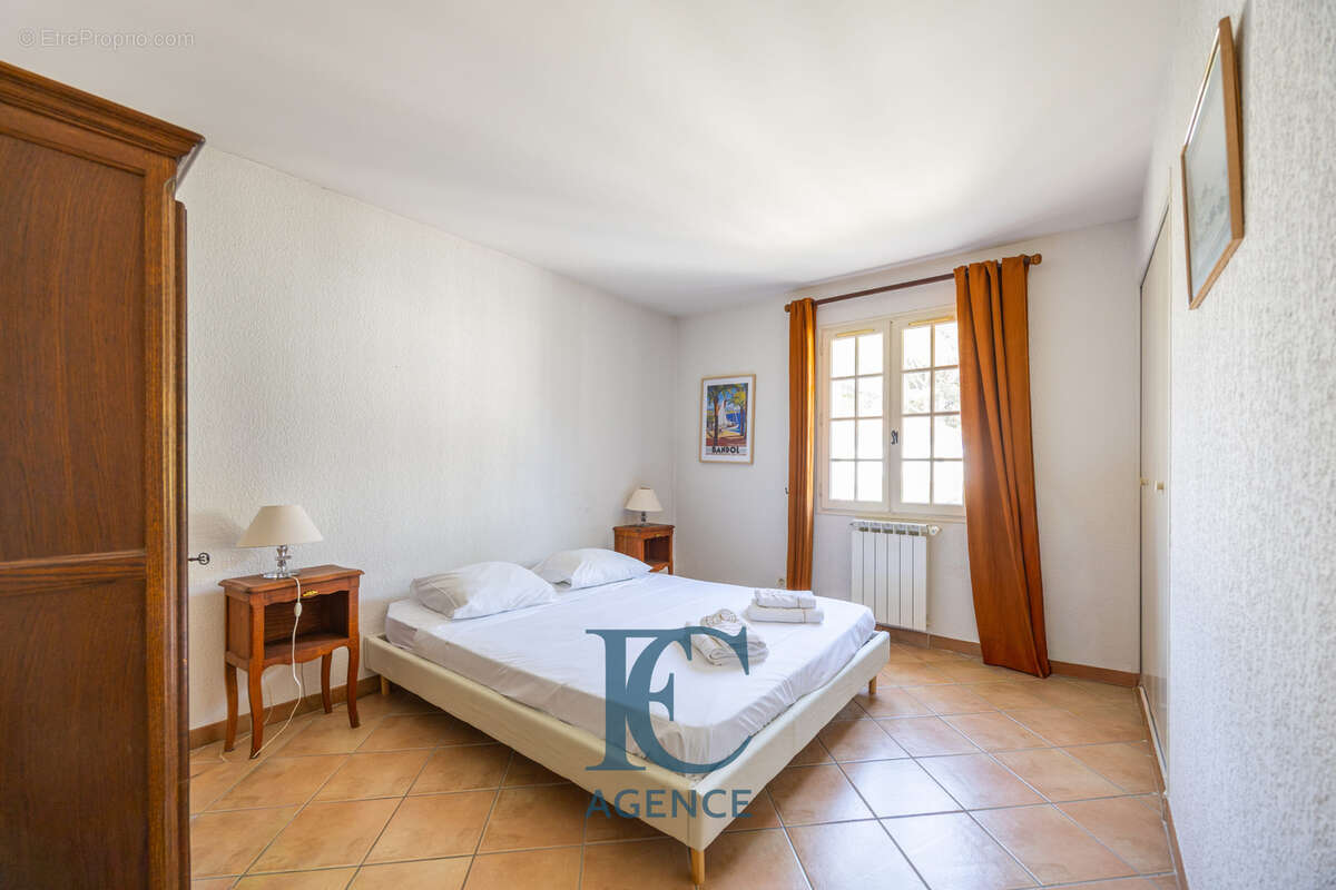 Maison de 190 m2 au coeur de la pinède de La Cride - photo 9