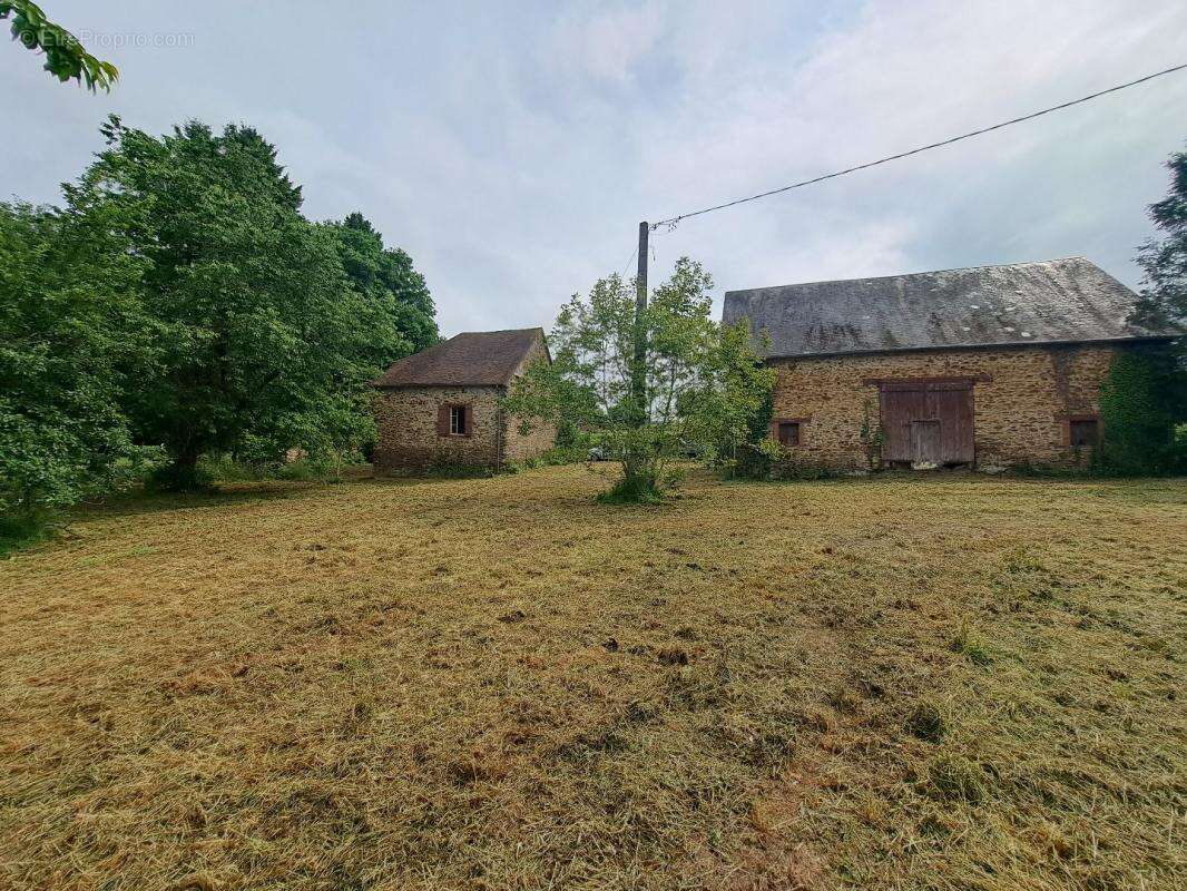 Maison à SEGUR-LE-CHATEAU