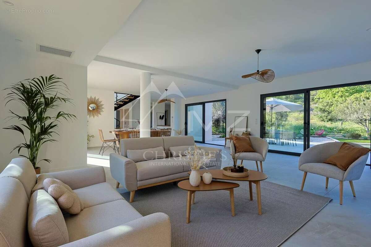 Maison à PLAN-DE-LA-TOUR