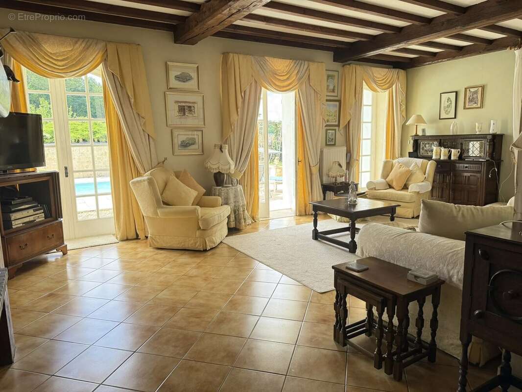 Maison à CHARMANT