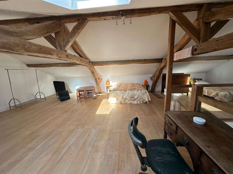 Maison à MONTIGNAC-LE-COQ