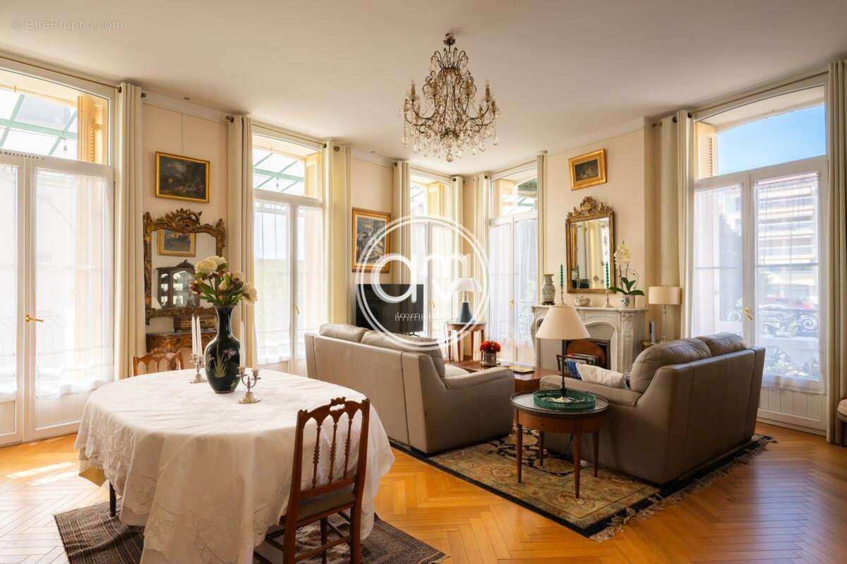Appartement à HYERES