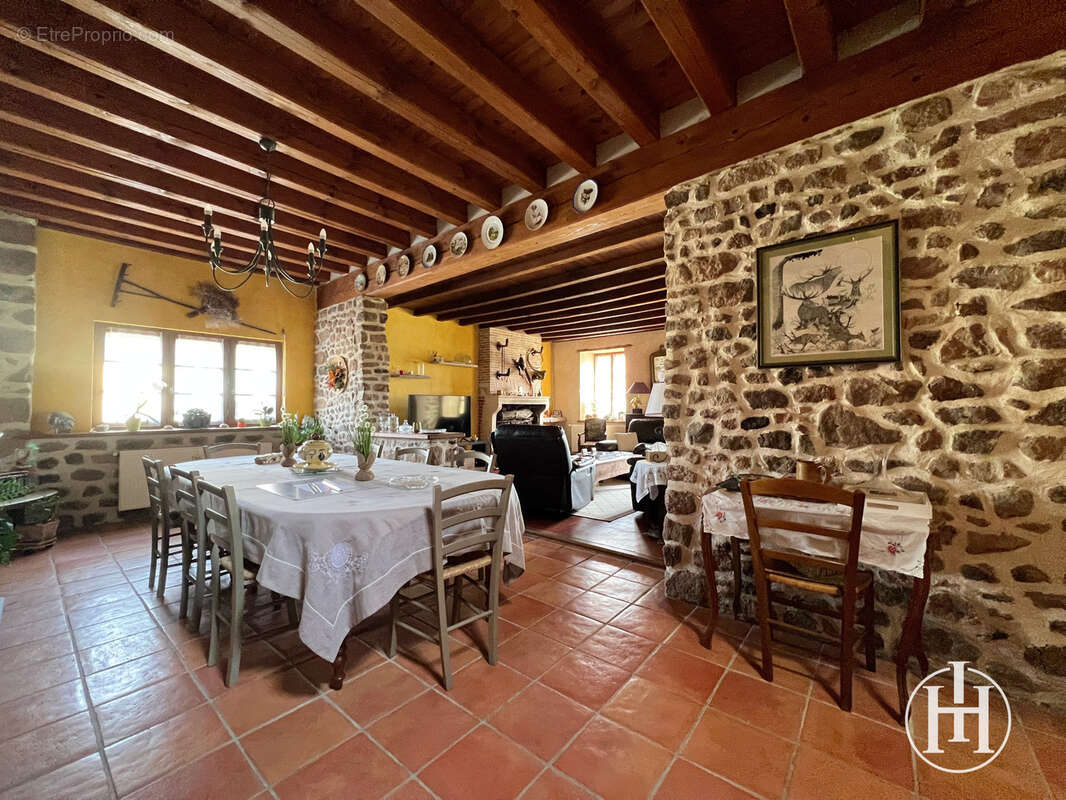 Maison à SAINT-BONNET-TRONCAIS