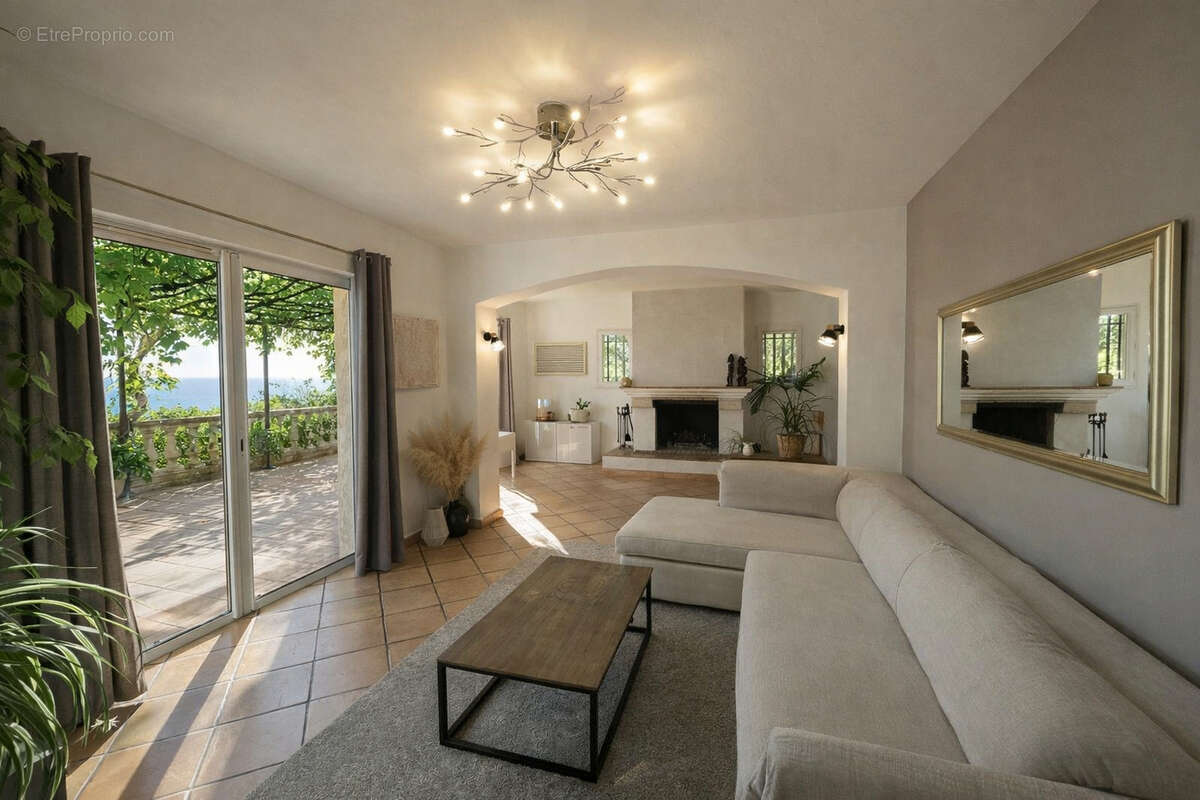 Maison à LES ISSAMBRES