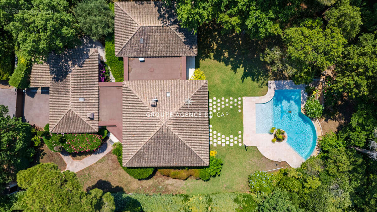 Superbe villa de plain-pied avec 5 chambres, piscine et double garage, proche golf et commerces - photo 7