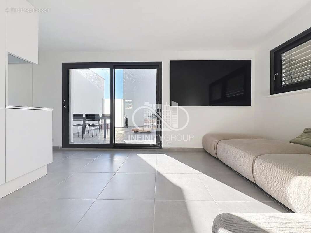 Appartement à VALLAURIS