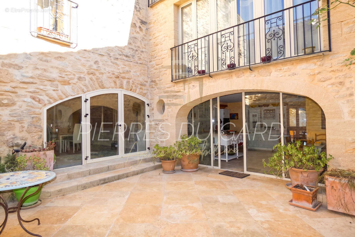 Maison 270 m² à Vers-Pont-Du-Gard  - photo 3