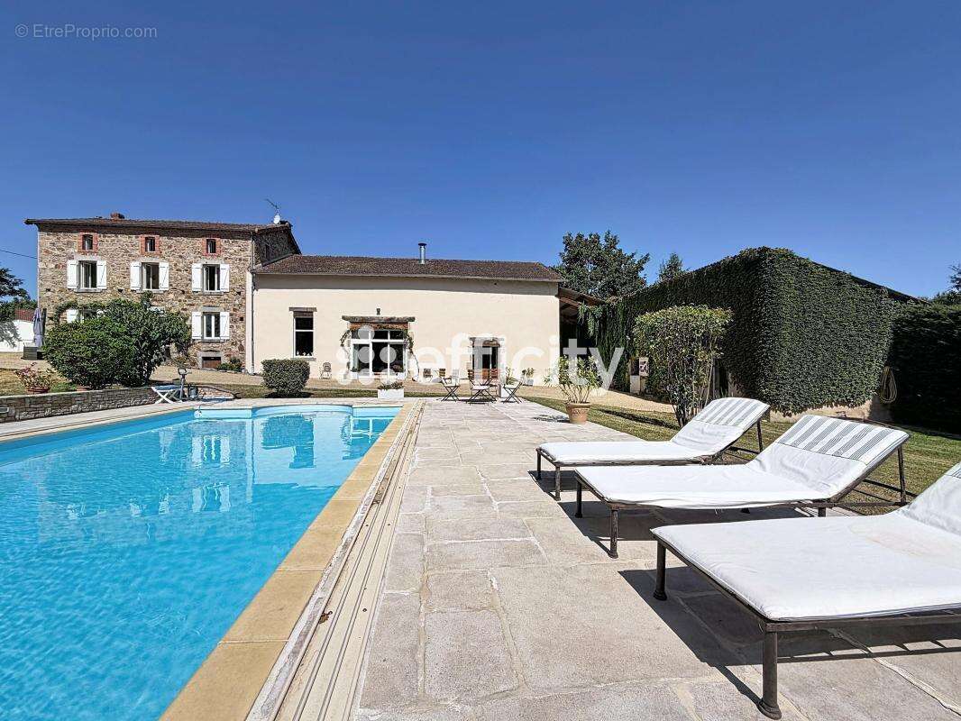 Maison 380 m² à Courpiere  - photo 15