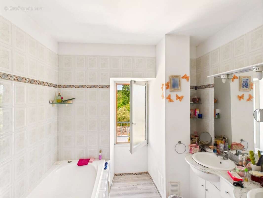 Maison de charme avec beaux volumes - photo 9