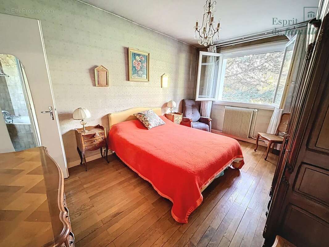 Sainte-Foy-lès-Lyon, T4/5 lumineux de 97 m² avec terrasse et garage - photo 11