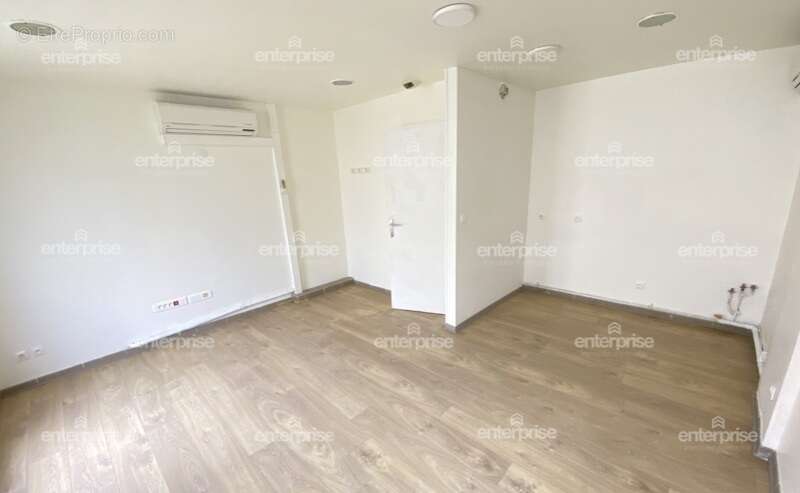 Bureaux / local commercial - 350m2 - le plessis-belleville - photo 6