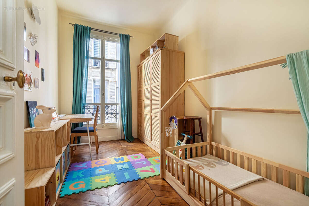 Appartement à PARIS-10E