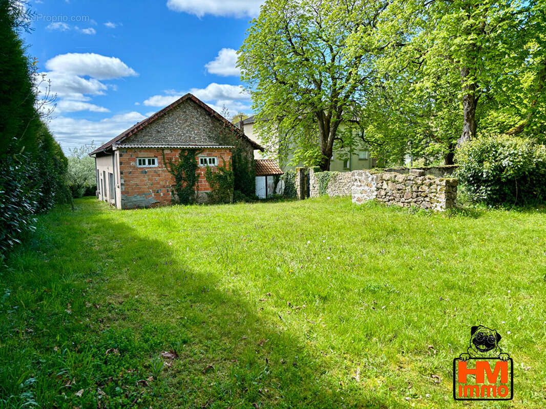 Maison 152 m² à Saint-Mathieu  - photo 3