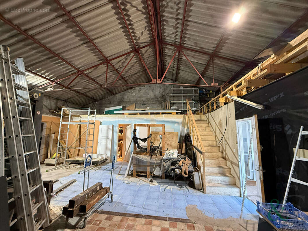 Commerce à BORMES-LES-MIMOSAS