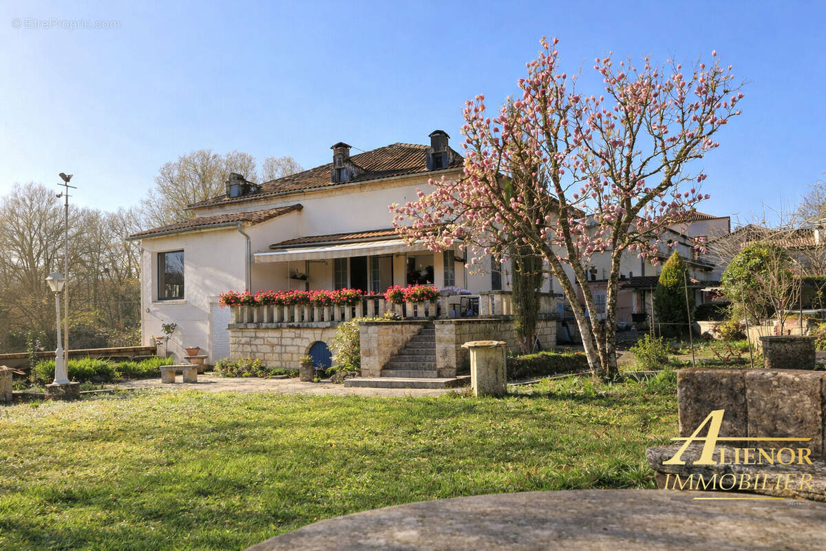 Maison à BOURDEILLES