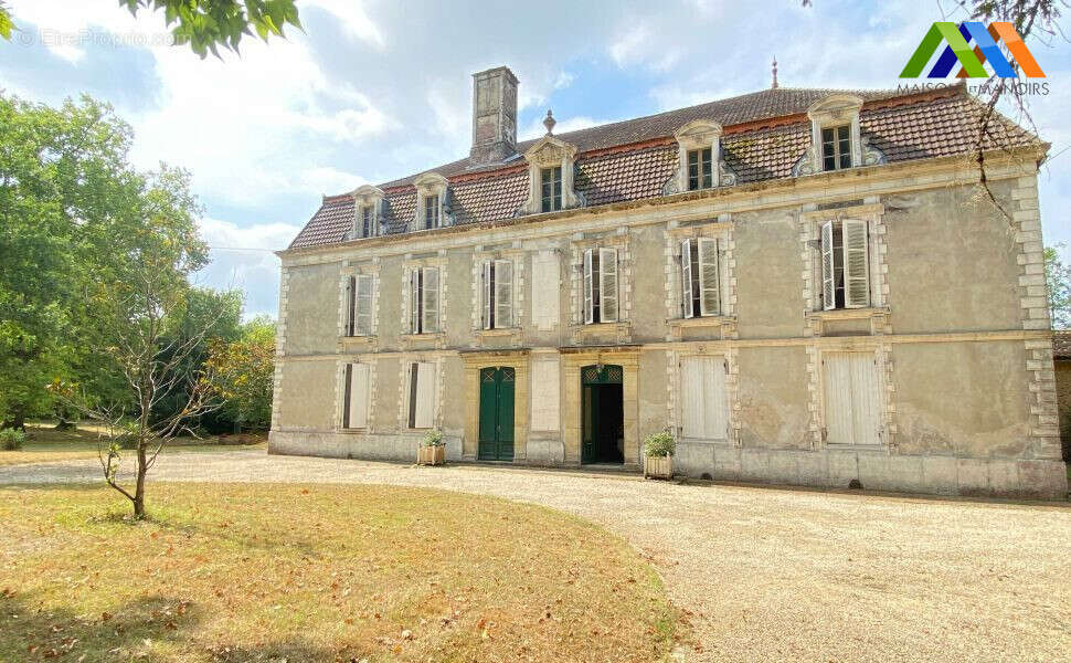 Maison 400 m² à Nogaro  - photo 3