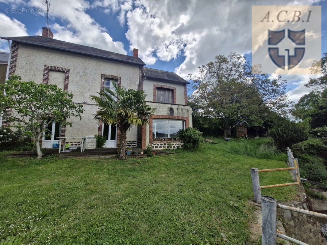 Maison à SARGE-SUR-BRAYE