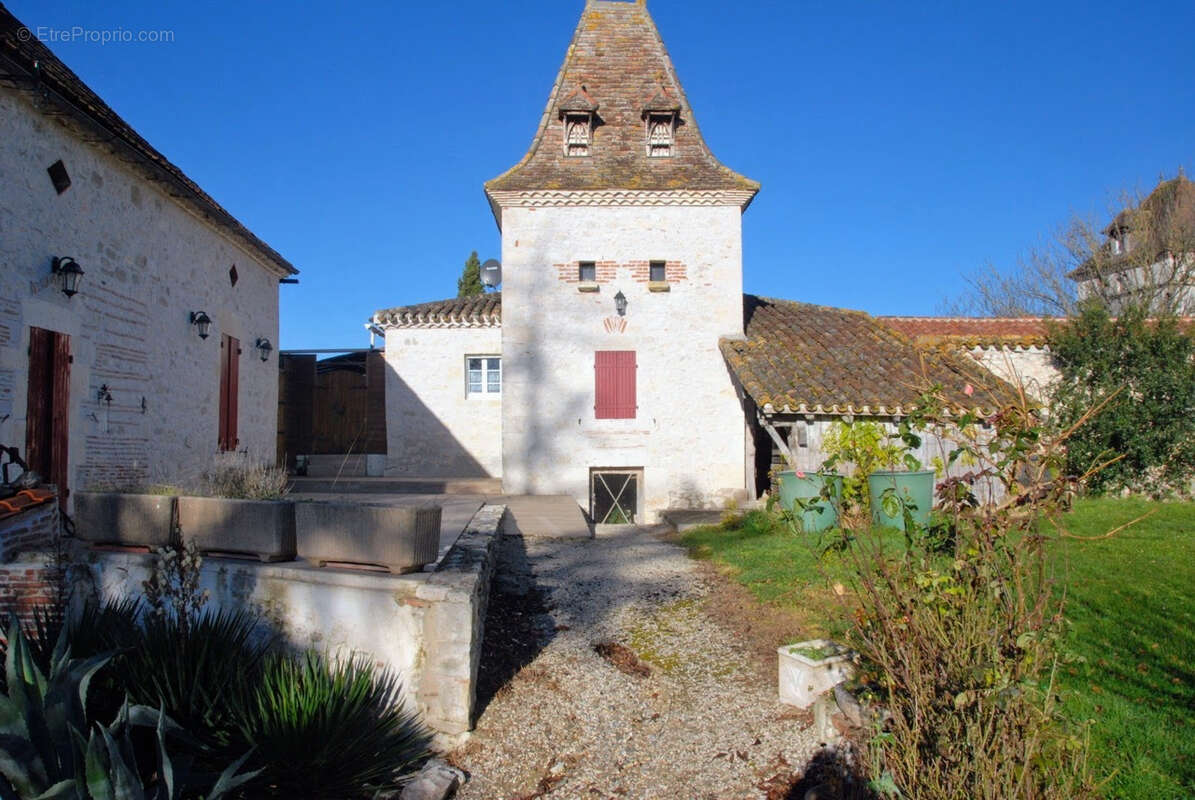 Maison de campagne avec gîte, piscine et grange - photo 2