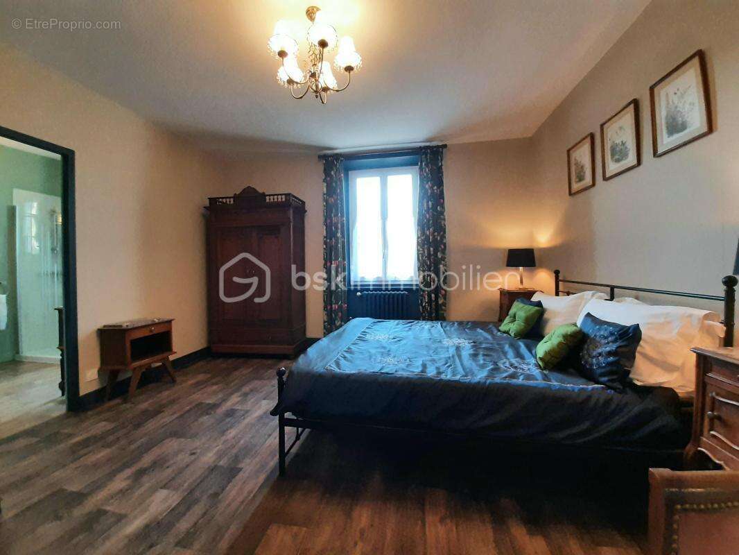 Maison à SAINT-LAURENT-SUR-GORRE