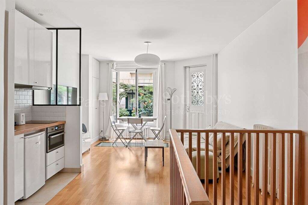Appartement à PARIS-16E