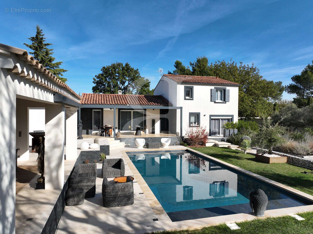 Maison à L'ISLE-SUR-LA-SORGUE