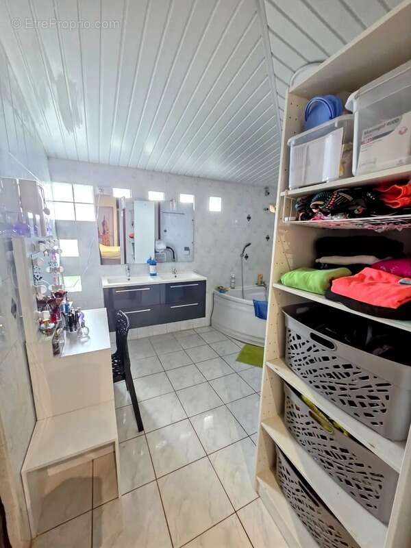 Maison à REMIRE-MONTJOLY