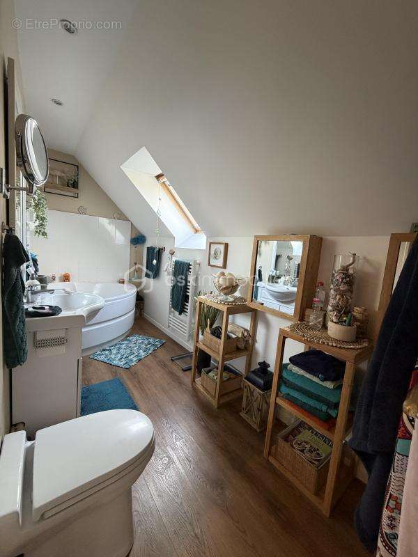 Maison à VERT-SAINT-DENIS